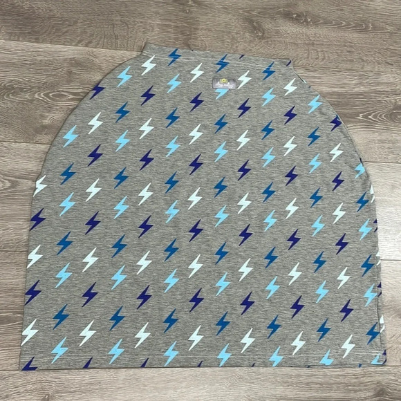 Itzy Ritzy Mom Boss 4 in 1 multi-use car seat cover nursing cover Lightening - Picture 2 of 13